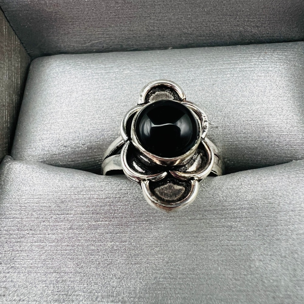 Silver Tone Ring Flower Cabochon Black Stone Size 8 Floral Statement‎